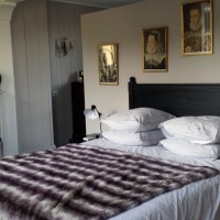 Comfortable bed at the Bed and Breakfast Rosebud in Honfleur, Frace